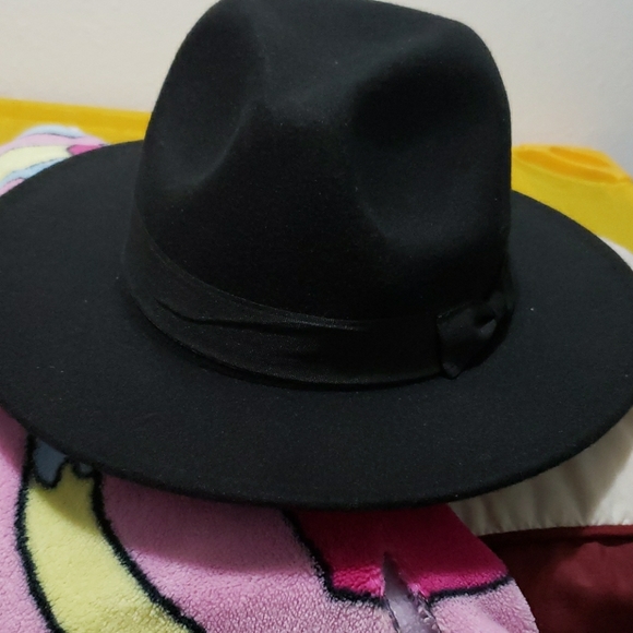 Hat - Picture 1 of 2